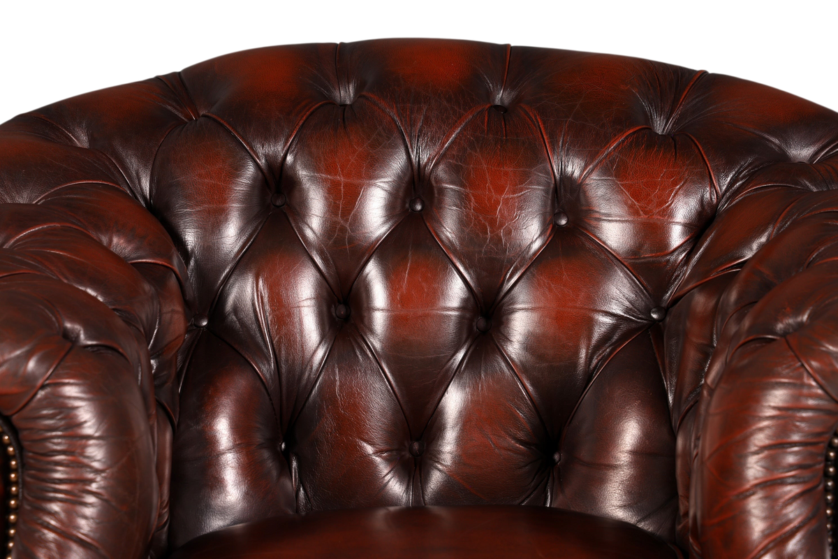 Hauptstadt Möblerei Chesterfield Centurion Sessel aus braunem Echtleder mit klassischer Knopfheftung