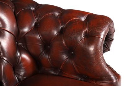 Hauptstadt Möblerei Chesterfield Centurion Sessel aus braunem Echtleder mit klassischer Knopfheftung und Armlehne