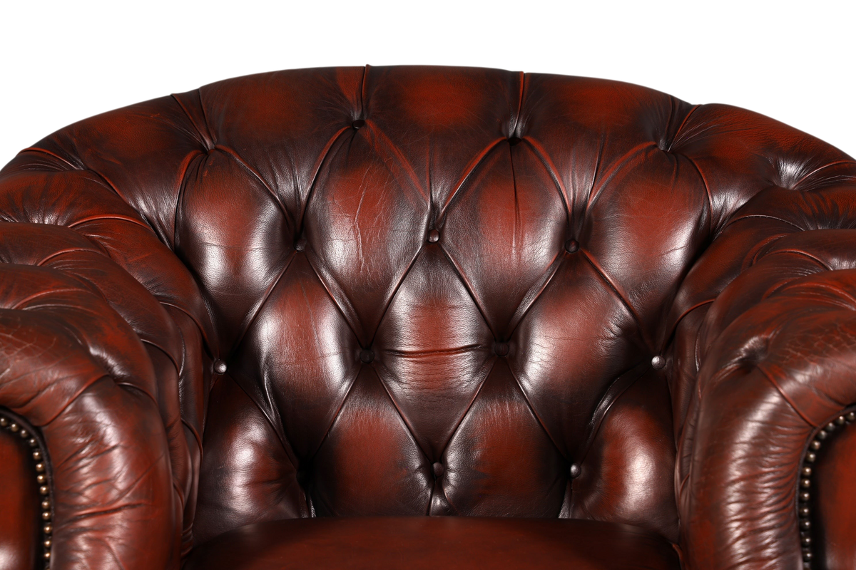 Hauptstadt Möblerei Chesterfield Centurion Sessel aus braunem Echtleder mit klassischer Knopfheftung im Vintage-Stil