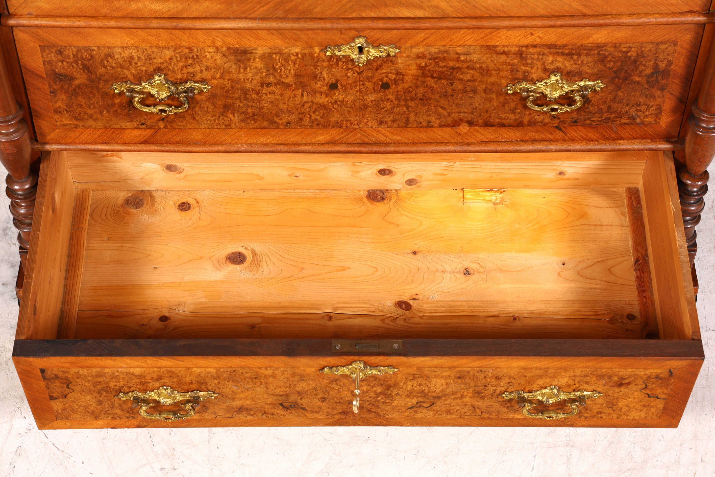 Traumhafte Gründerzeit Kommode Louis Philippe Nussbaum Schubladen Kommode Sideboard um 1880