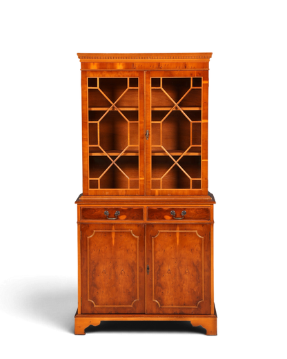 Hauptstadt Möblerei englische Vitrine aus Eichenholz mit Glastüren, Messingbeschlägen und zwei Schubladen im Vintage-Stil