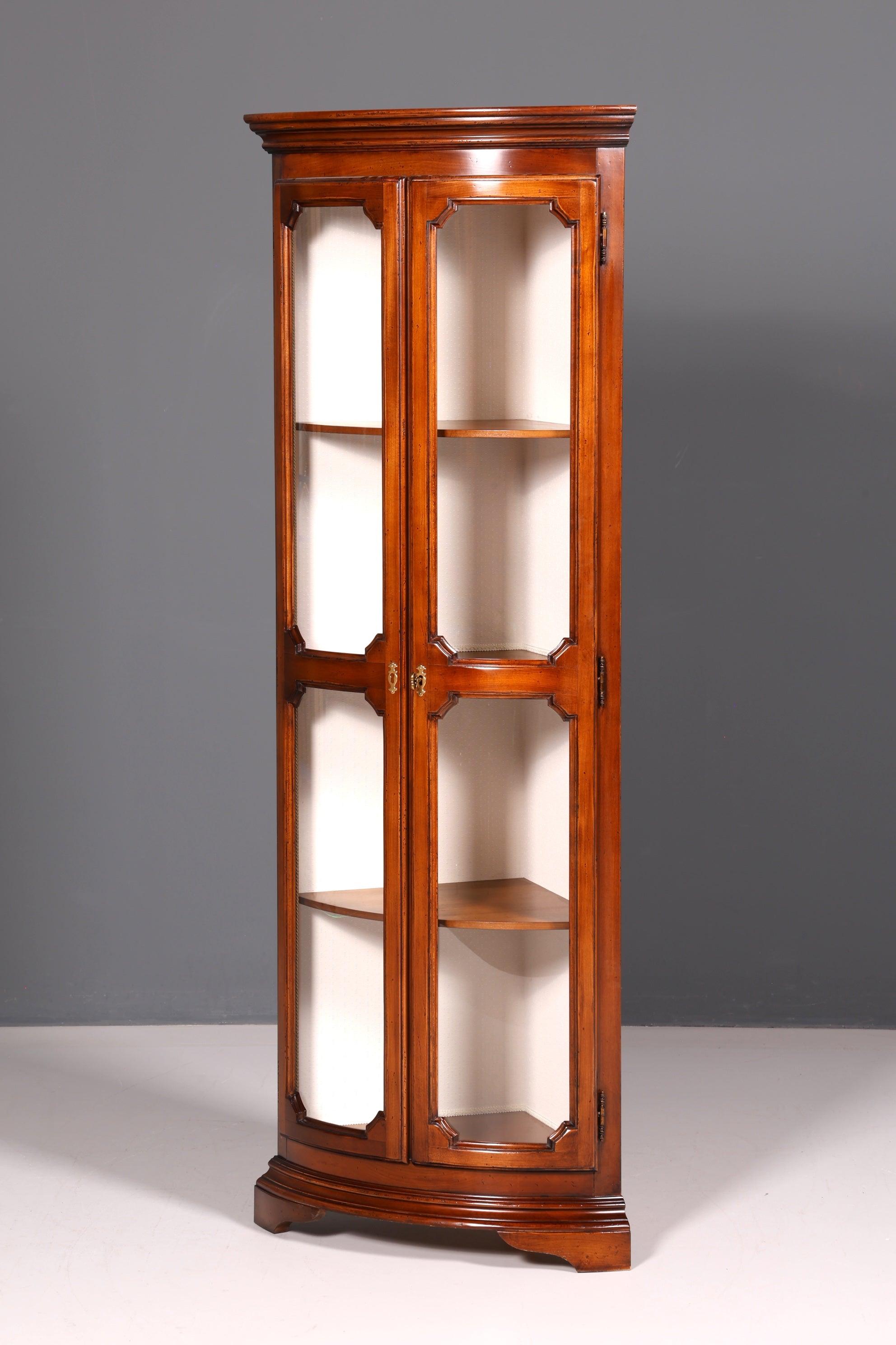 Wunderschöne Original Selva Eckvitrine Antik Stil Vitrine Schrank Geschirrschrank Glasvitrine