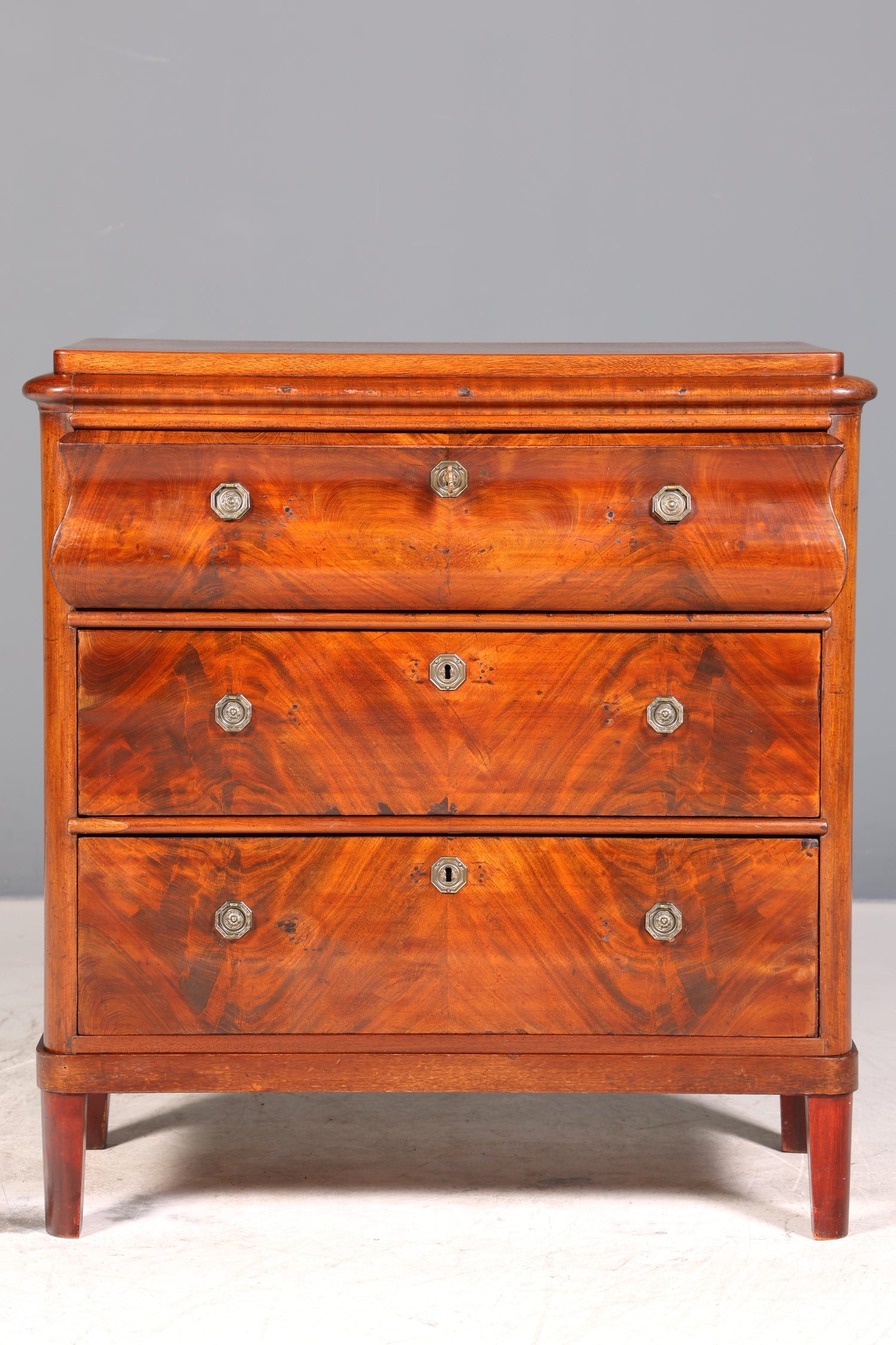 Traumhafte Louis Philippe Kommode Nussbaum Gründerzeit Schubladenkommode um 1890