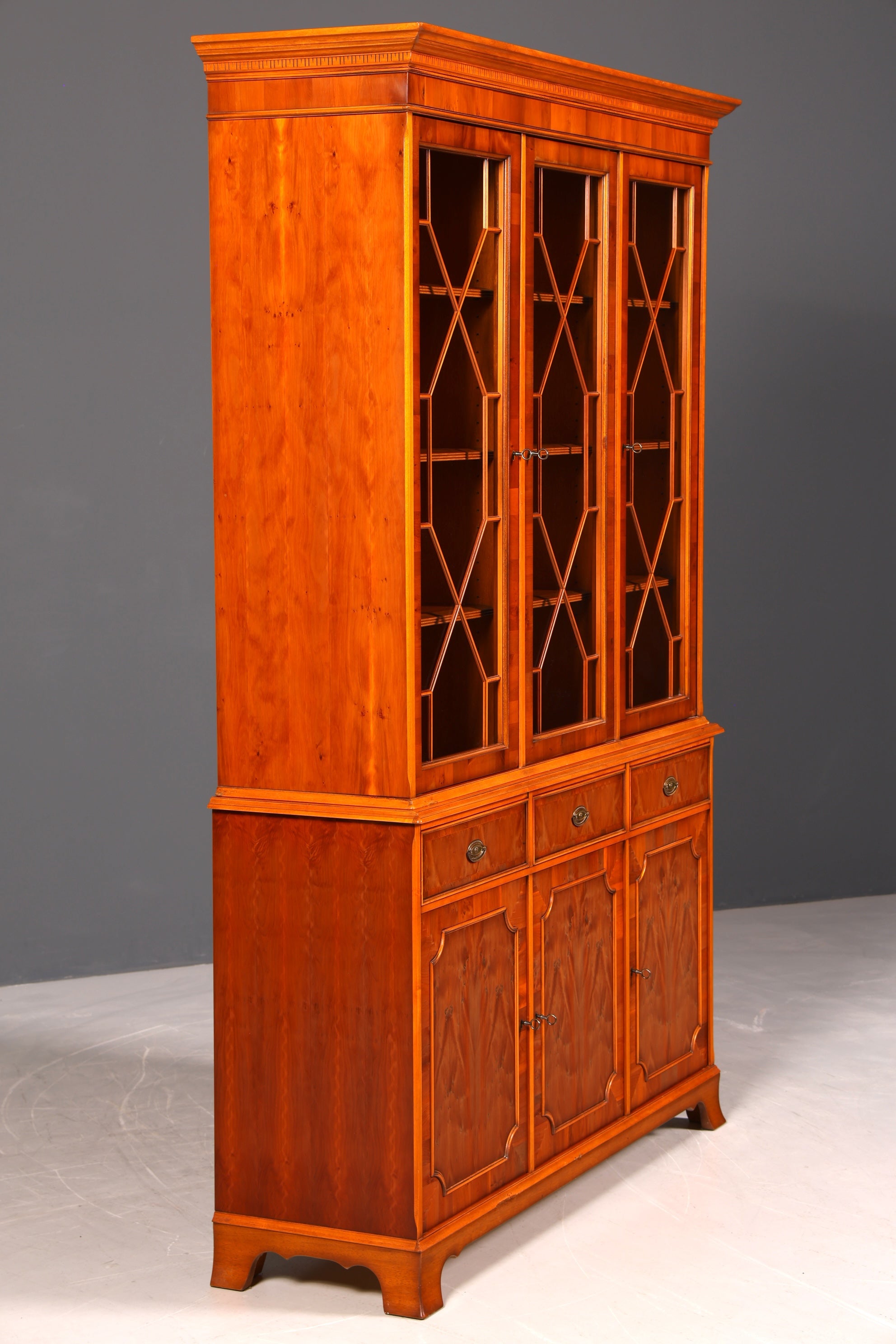 G195 Finish cm Wunderschöne Original Heldense Vitrine Englische Eibe Bücherschrank Buffet Antik Stil Glasvitrine (Kopie)