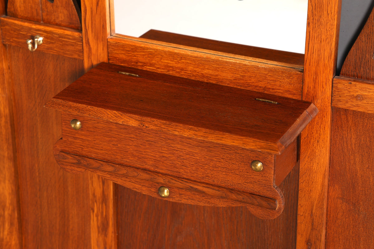 Hauptstadt Möblerei Jugendstil Wandgarderobe aus Holz mit Ablagefach und Spiegel im Detail