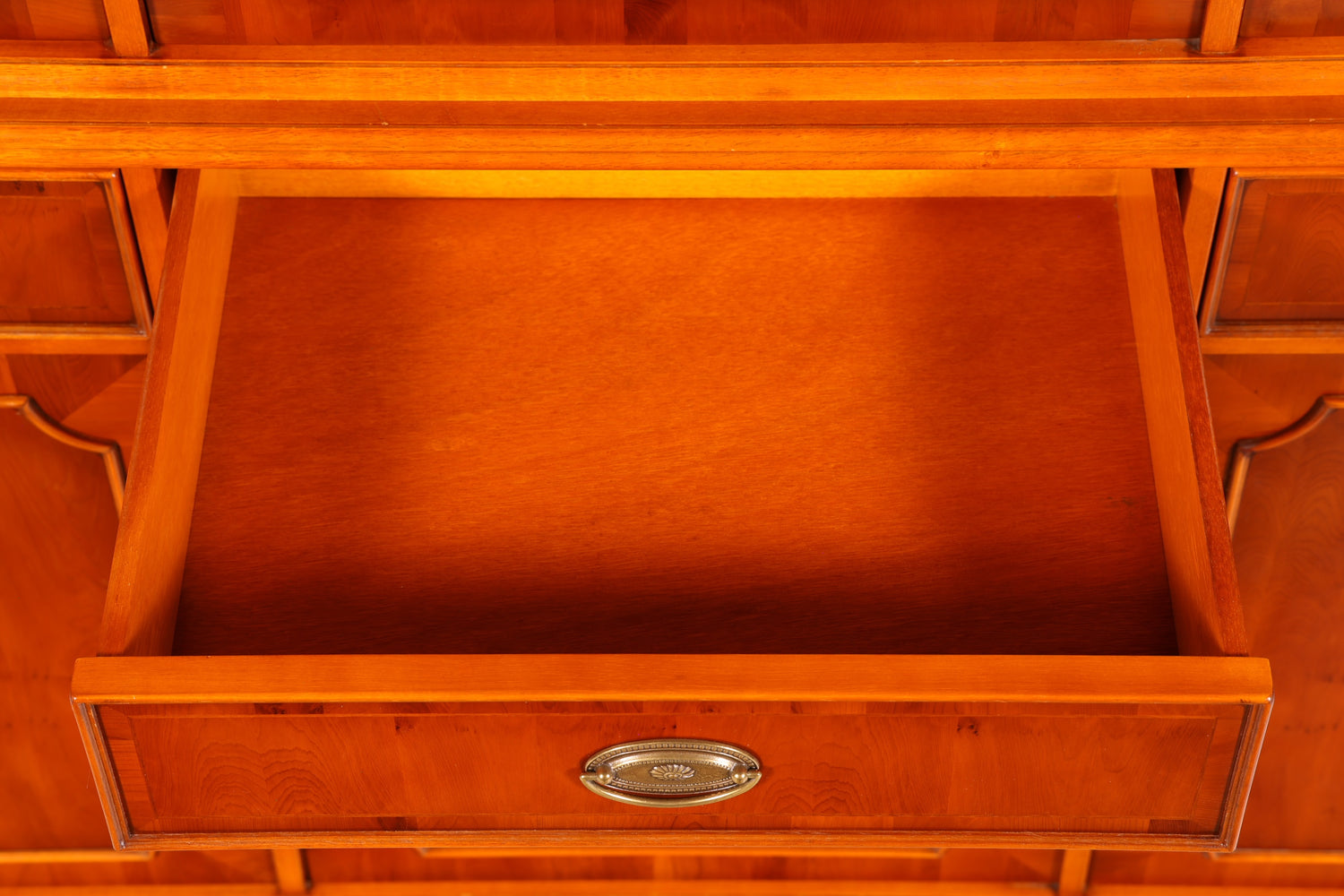 Wunderschöne Original Heldense Vitrine Englische Eibe Bücherschrank Buffet Antik Glasvitrine Vintage