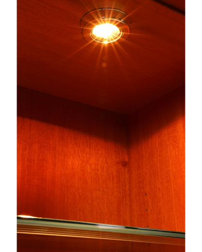 Hauptstadt Möblerei Heldense Vitrine aus Eibenholz mit integrierter warmer Innenbeleuchtung und Glasboden