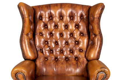 Hauptstadt Möblerei Chesterfield Ohrenbackensessel aus braunem Echtleder mit klassischer Knopfheftung und Nieten