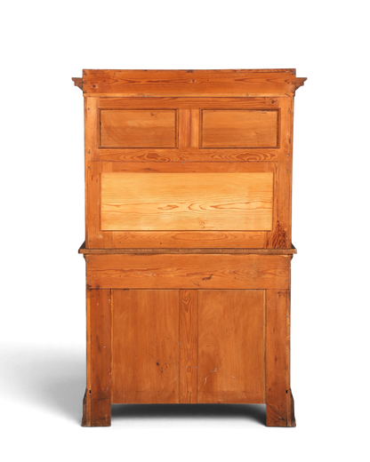Hauptstadt Möblerei antikes Jugendstil Buffet aus Eiche, Rückansicht des massiven Holzschranks mit schöner Maserung