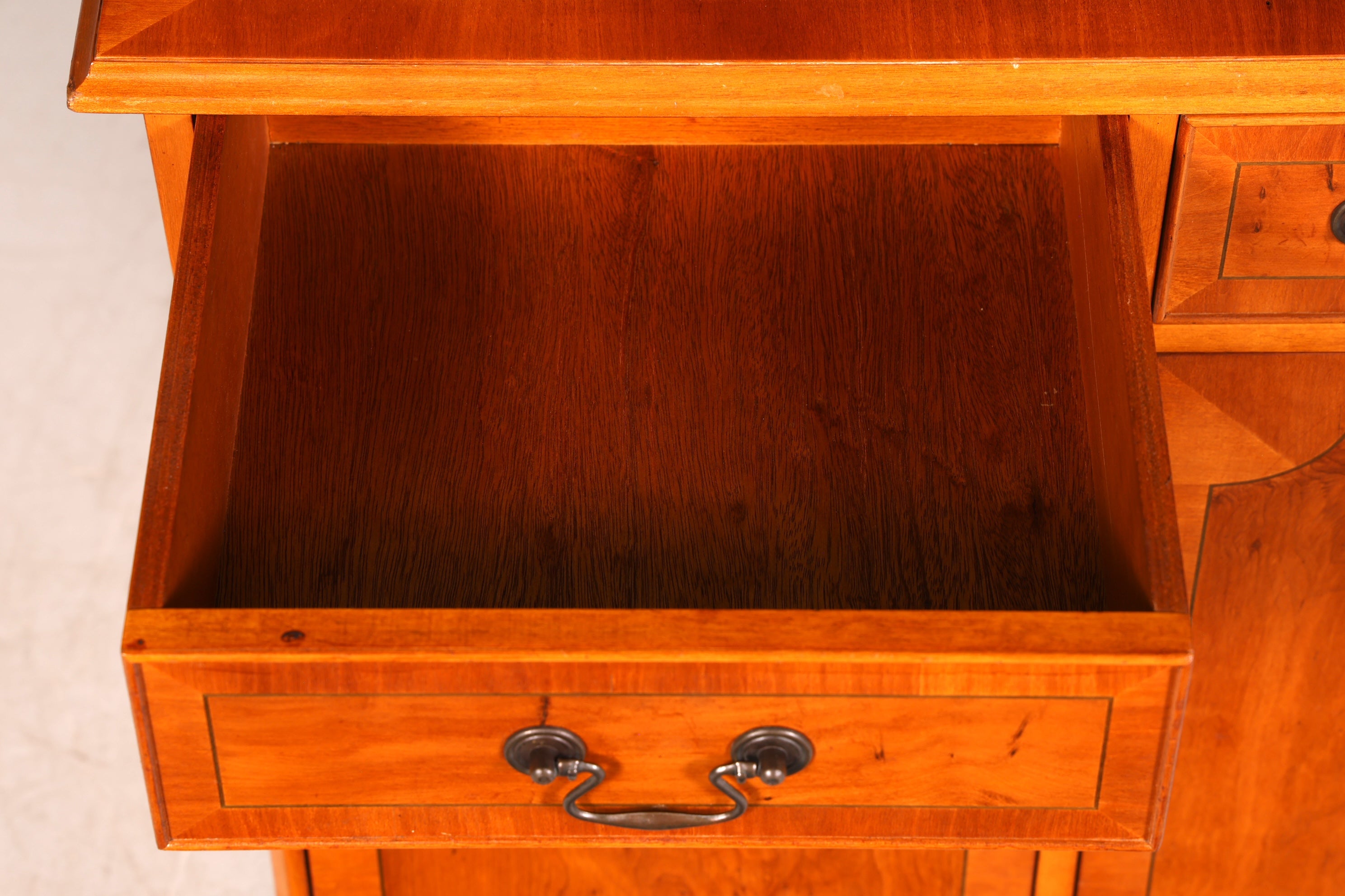 G204 Finish cm Wunderschönes Englisches Sideboard Eibe Schrank Antik Stil Buffetschrank Kommode (Kopie)