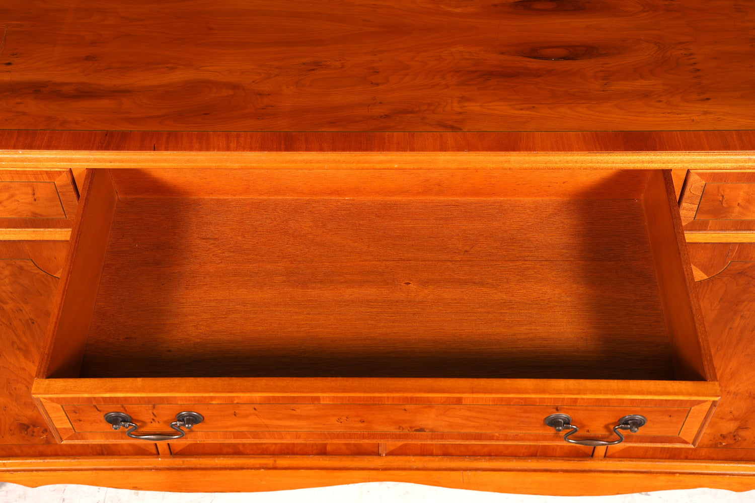 G204 Finish cm Wunderschönes Englisches Sideboard Eibe Schrank Antik Stil Buffetschrank Kommode (Kopie)