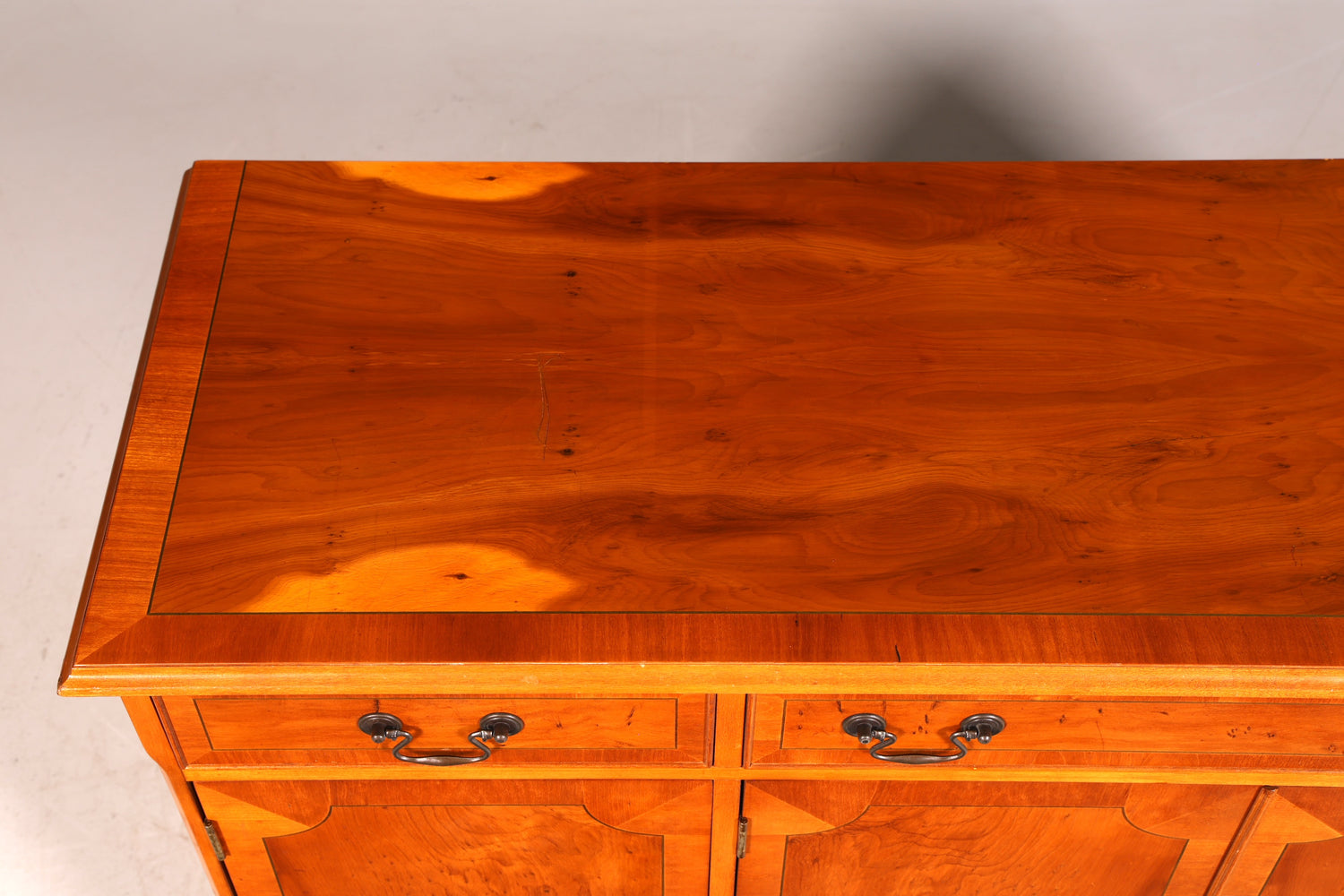 G204 Finish cm Wunderschönes Englisches Sideboard Eibe Schrank Antik Stil Buffetschrank Kommode (Kopie)