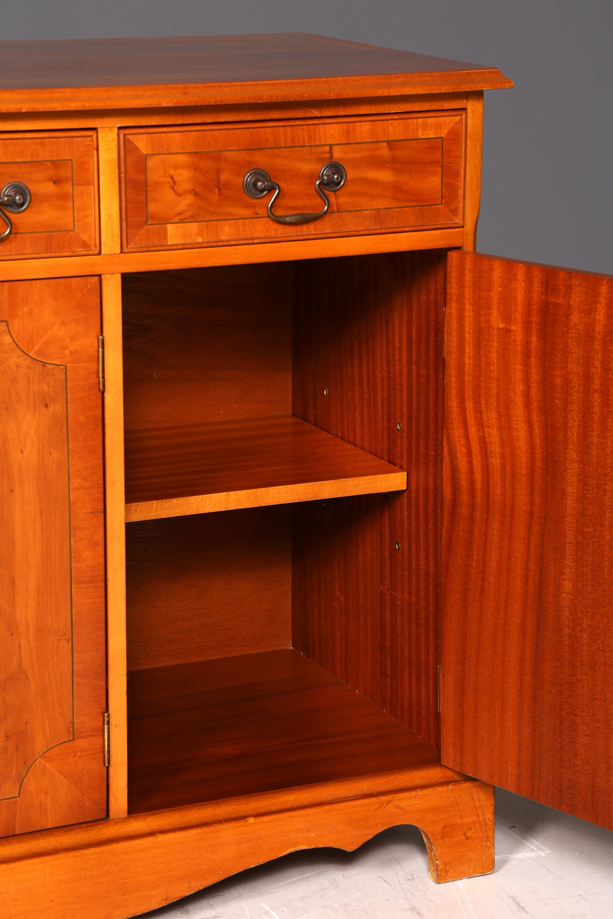 G204 Finish cm Wunderschönes Englisches Sideboard Eibe Schrank Antik Stil Buffetschrank Kommode (Kopie)