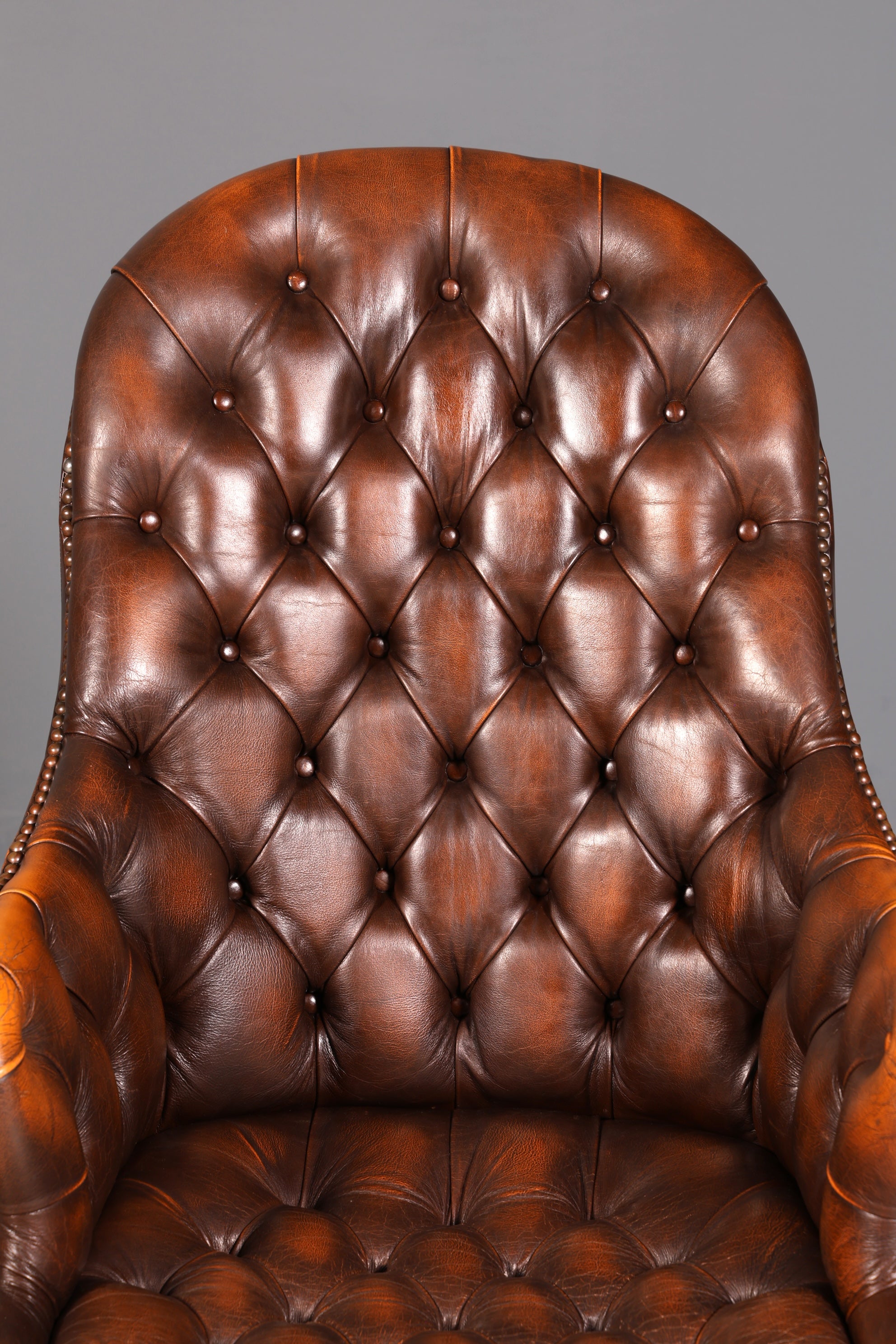 Wunderschöner Original Chesterfield Armlehnstuhl Braun Echt Leder Englisch Herrensessel Schreibtischstuhl Bürostuhl Sekretär Stuhl Antik Vintage