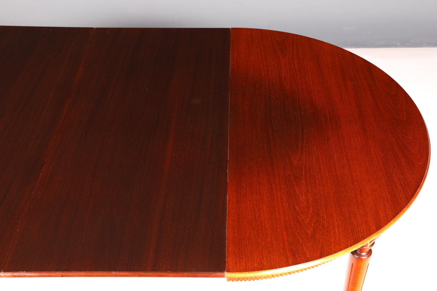 Wunderschöner Tisch im Gustavianischen Stil Küchentisch ausziehbar Esszimmer Tisch Rund Vintage