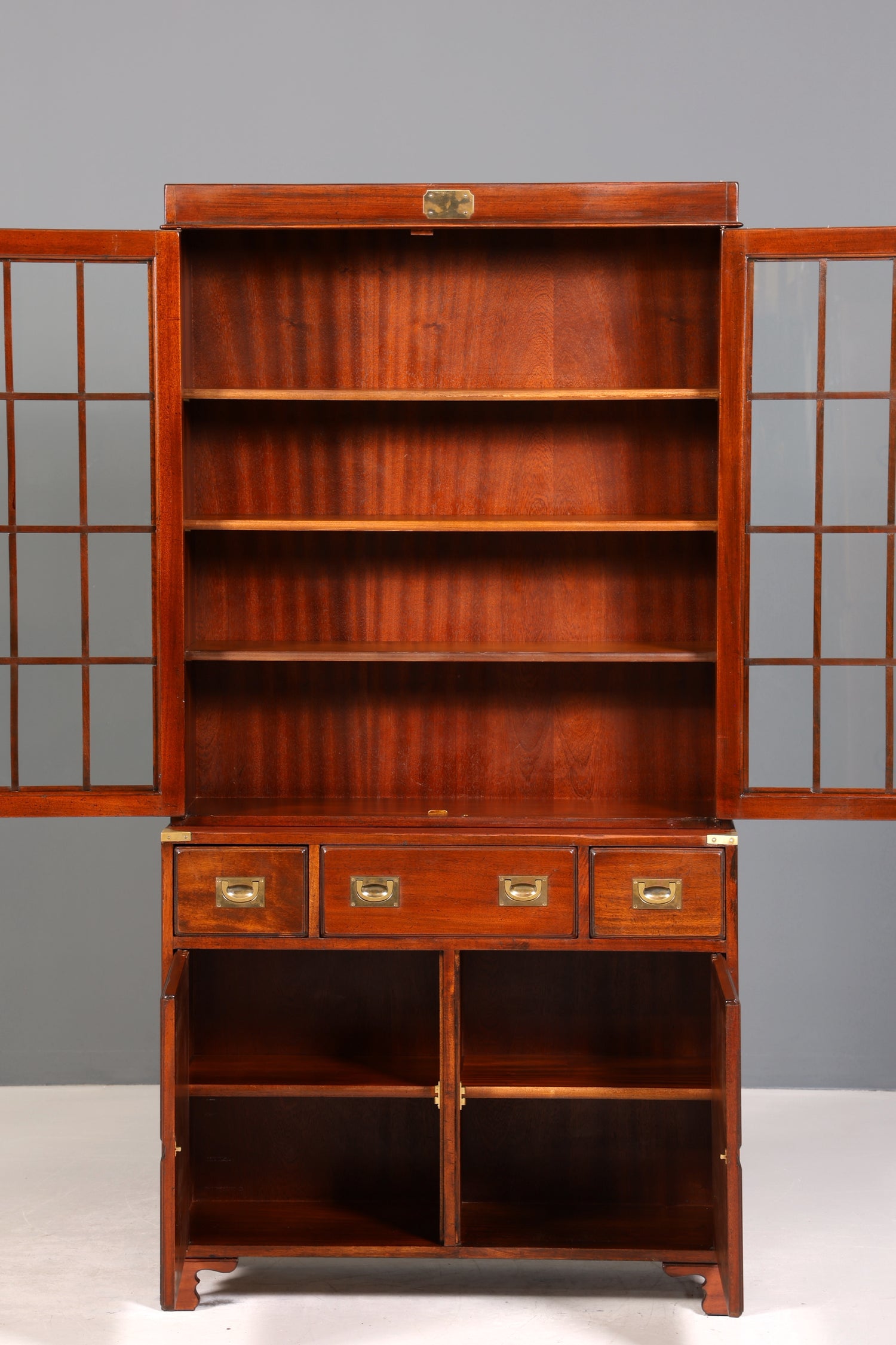 Wunderschöner Maritimer Vitrinenschrank Englischer Schrank echt Holz Bibliothek Englische Anrichte