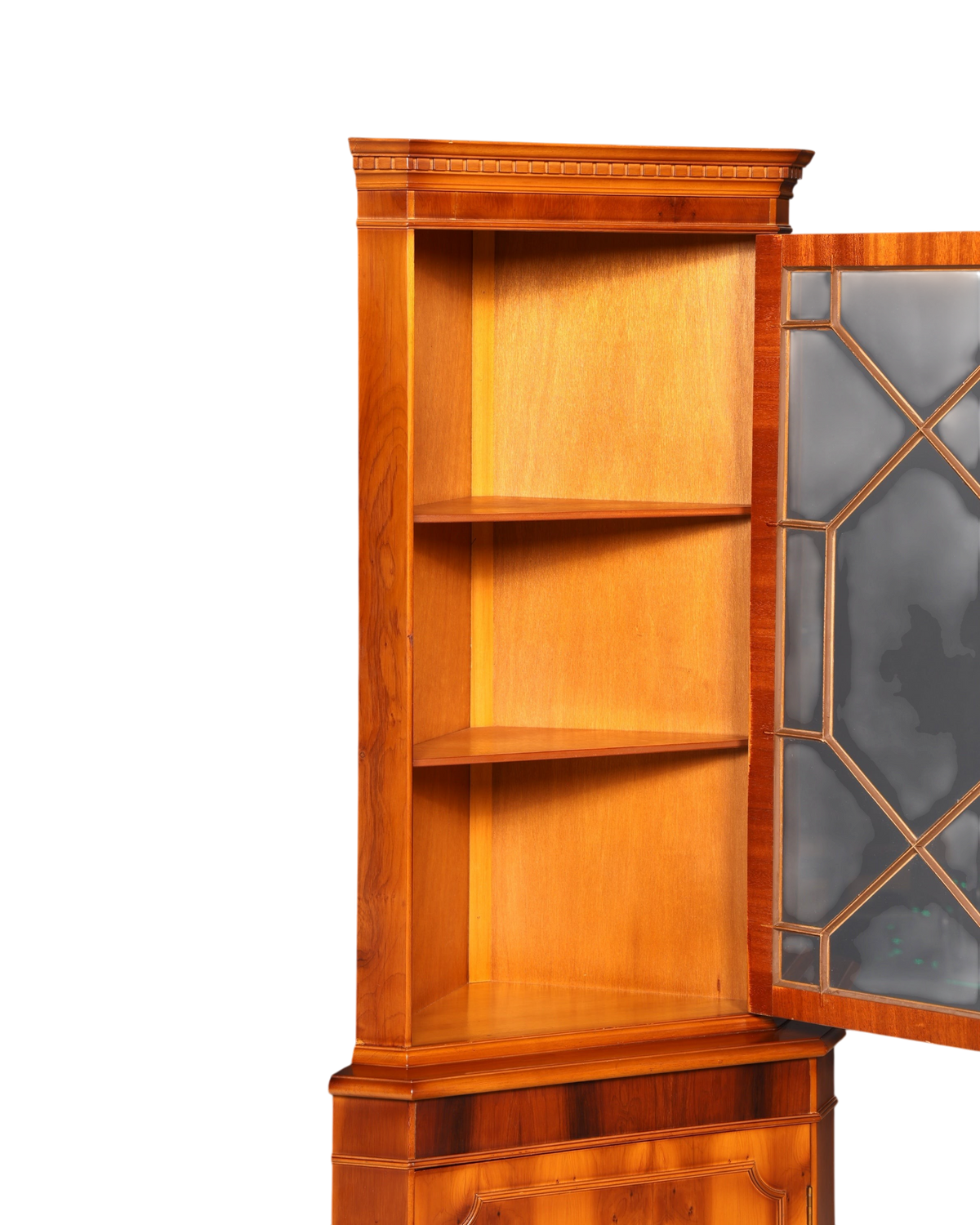 Hauptstadt Möblerei englische Eckvitrine aus Eibenholz mit Glasfront und Einlegeböden im antiken Stil