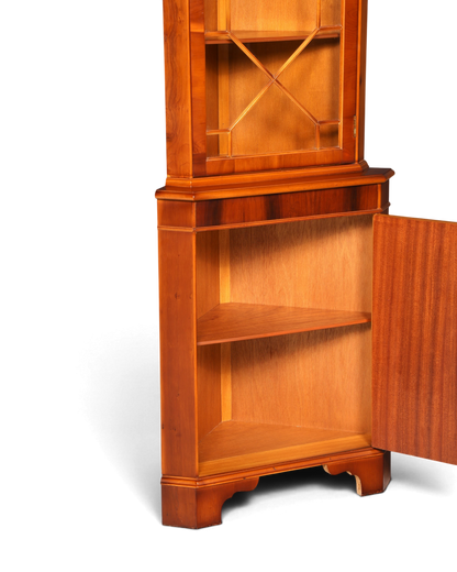 Hauptstadt Möblerei englische Eckvitrine aus Eibenholz mit Glastür und Einlegeböden im antiken Vintage-Stil
