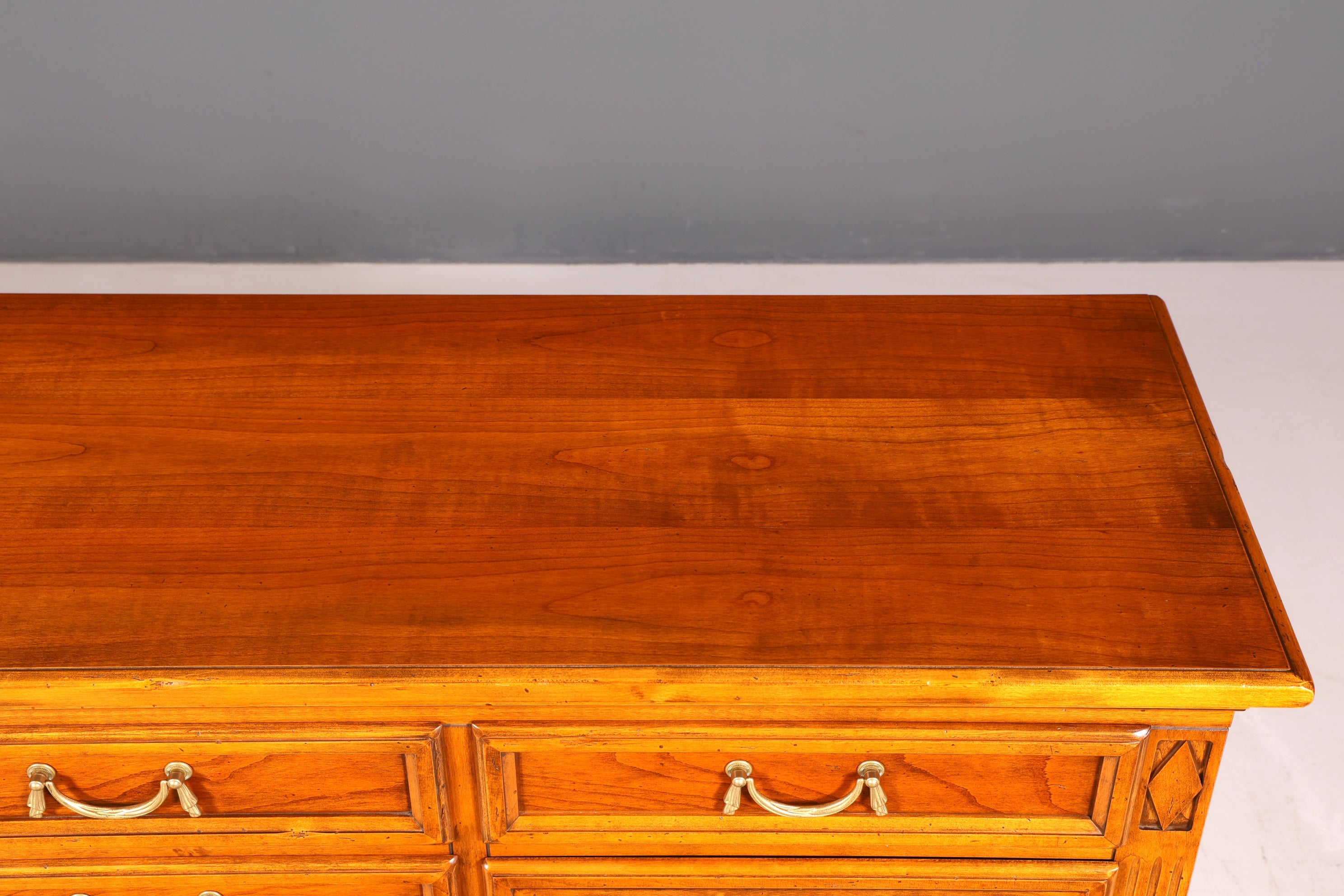 G225 Finish SELVA Wunderschönes Englisches Sideboard Eibe Schrank Antik Stil Buffetschrank Kommode (Kopie)