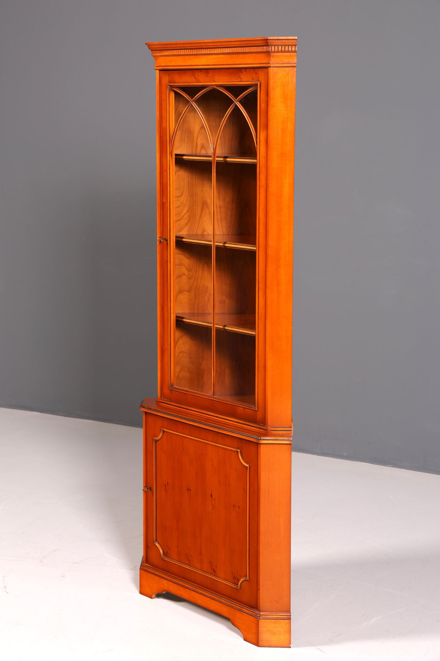 Wunderschöne Englische Eckvitrine Antik 60s Echt Holz Schrank Eckschrank Glasvitrine Vitrine