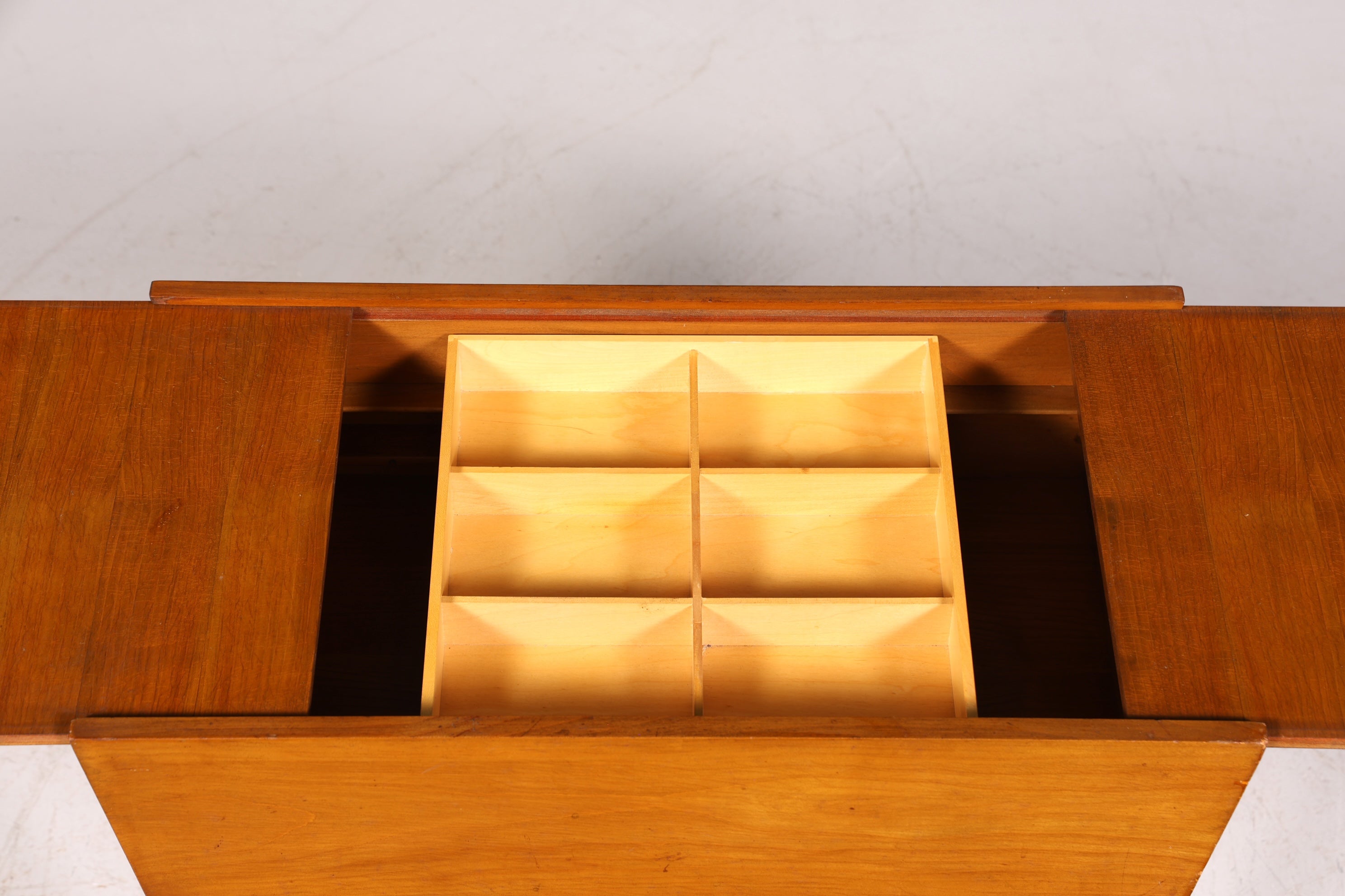 Wunderschöner Mid Century Beistelltisch Retro Nähkasten Vintage Kommode 60er Jahre Nähtisch