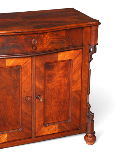 Hauptstadt Möblerei Louis Philippe komodin, 1880 yapımı, zengin ahşap dokulu ve klasik detaylı masif antika dolap.