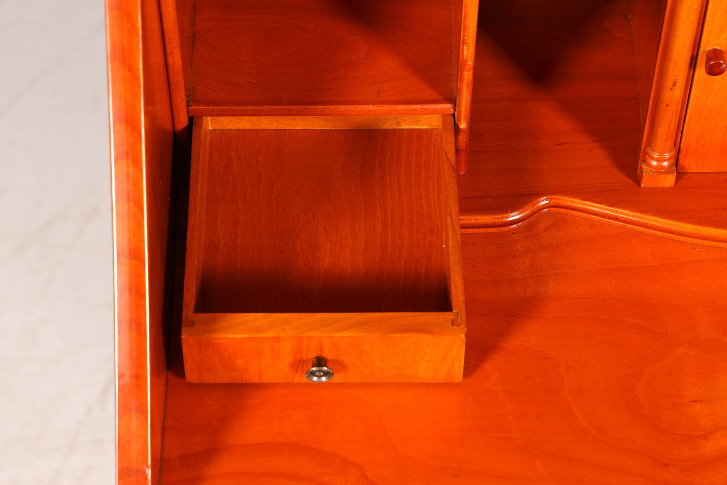 Stilvoller Englischer Sekretär Büro Aufsatzsekretär Eibe Antik Stil echt Lederauflage Vitrinen Schrank UK