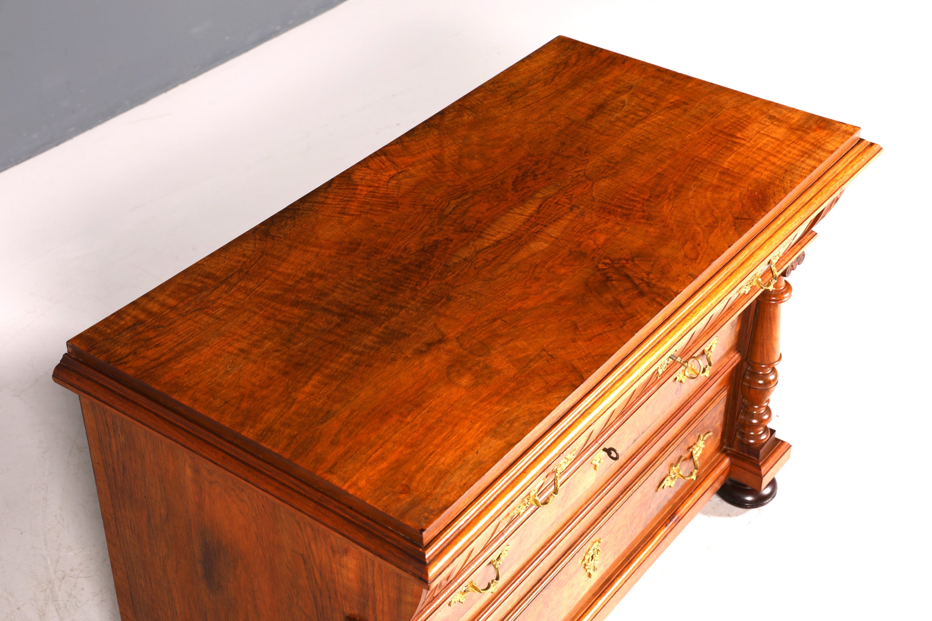 Edle Gründerzeit Kommode Louis Philippe Nussbaum Schubladen Kommode Sideboard um 1880