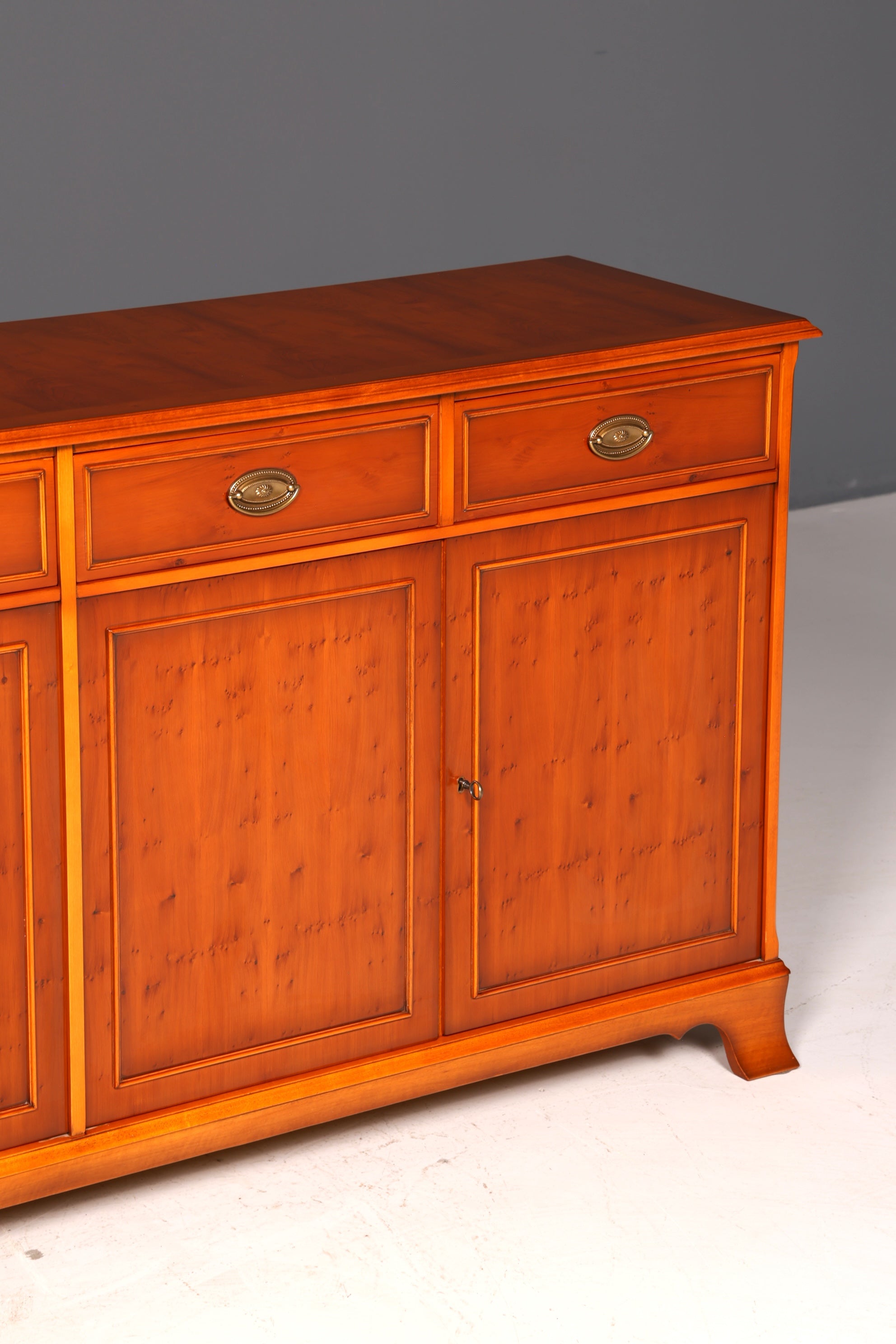 Wunderschönes Original Heldense Sideboard Eibe Englisch Buffetschrank Kommode Antik Schrank Vintage