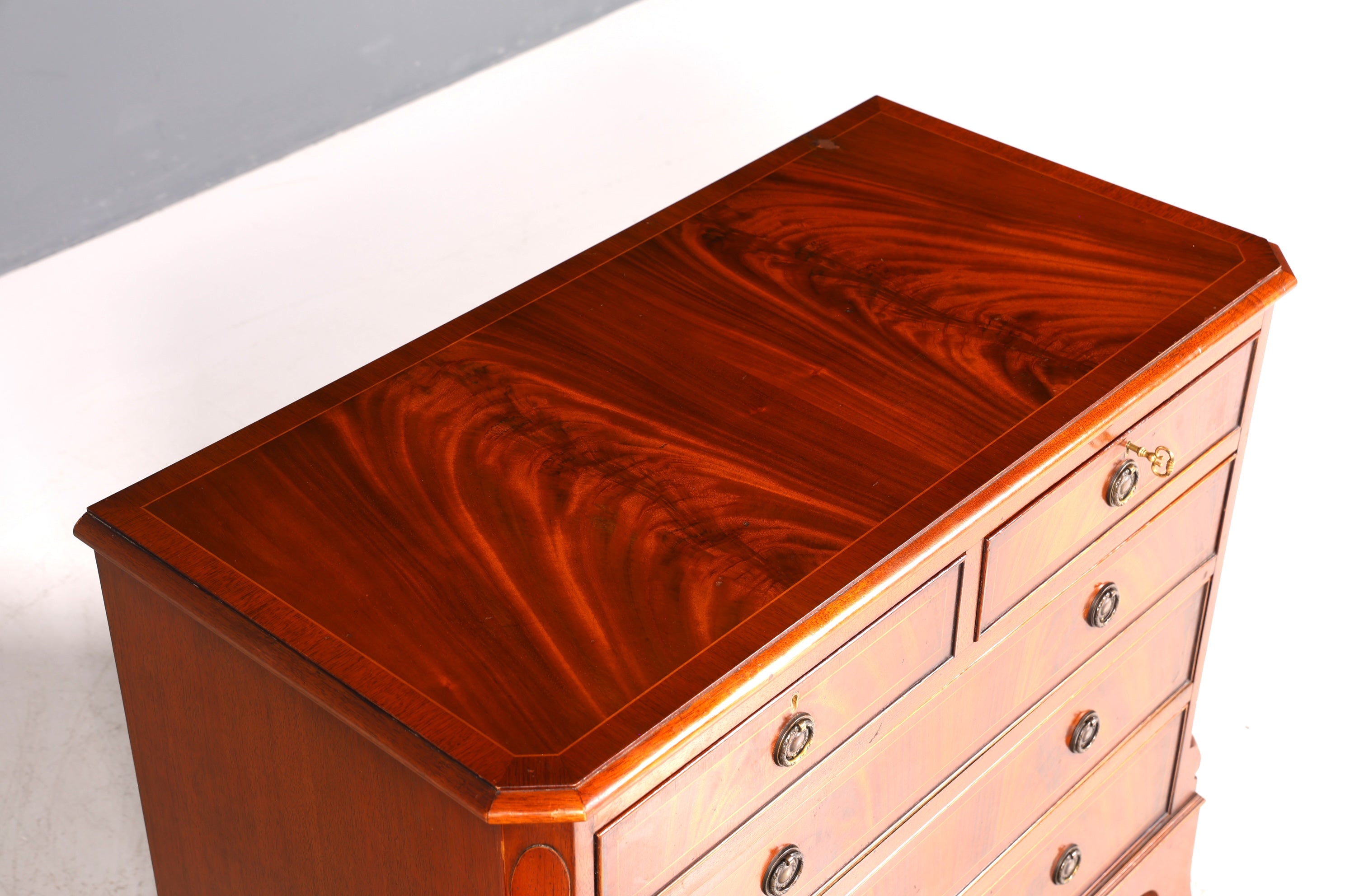 Wunderschöne Englische Kommode Mahagoni Holz TV Schrank Antik Schubladenkommode