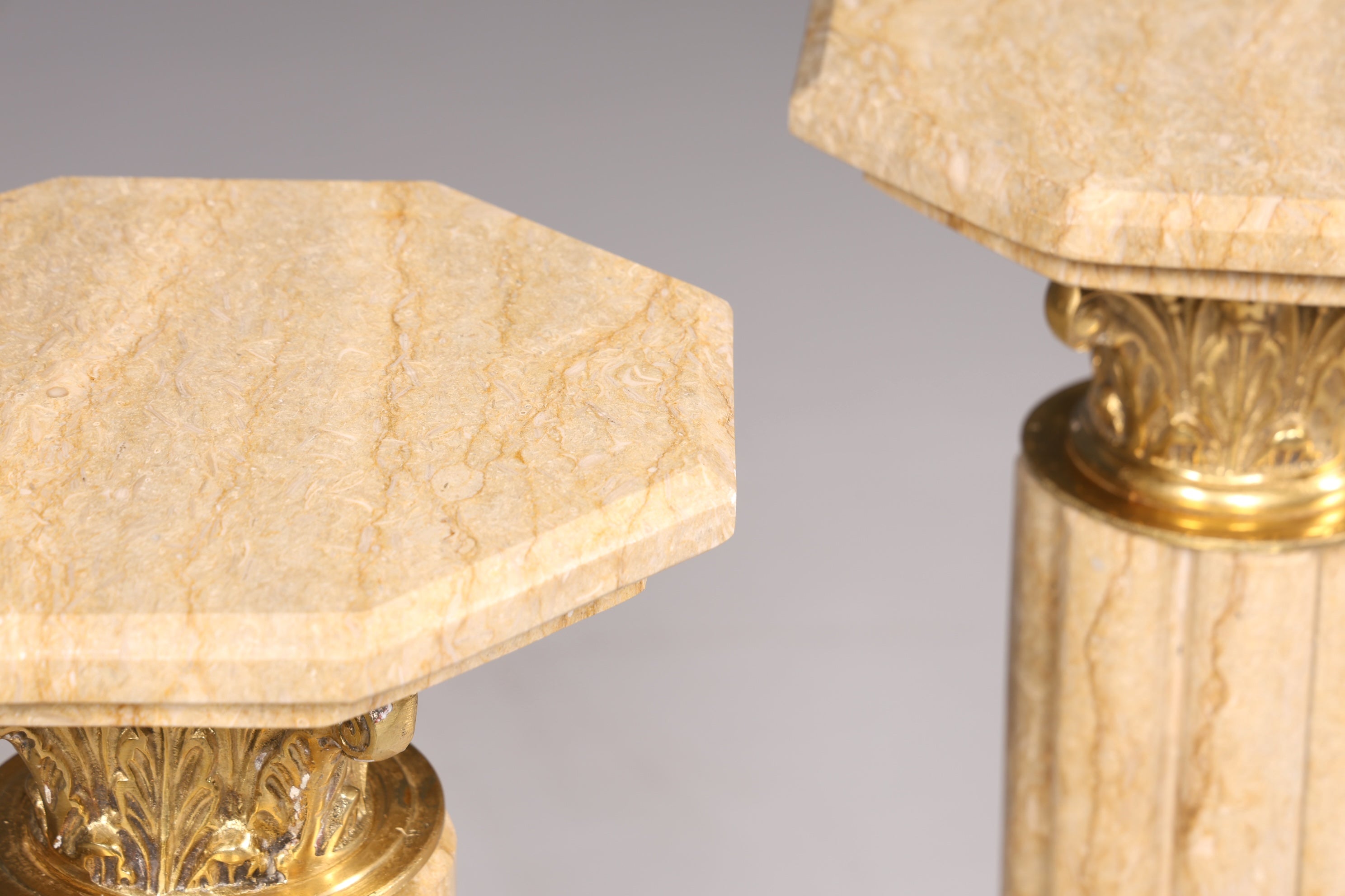 Wunderschöne Barock Stil Säule Louis XV Marmor Blumensäule Naturstein Beige Sockel Ablage 1 von 2