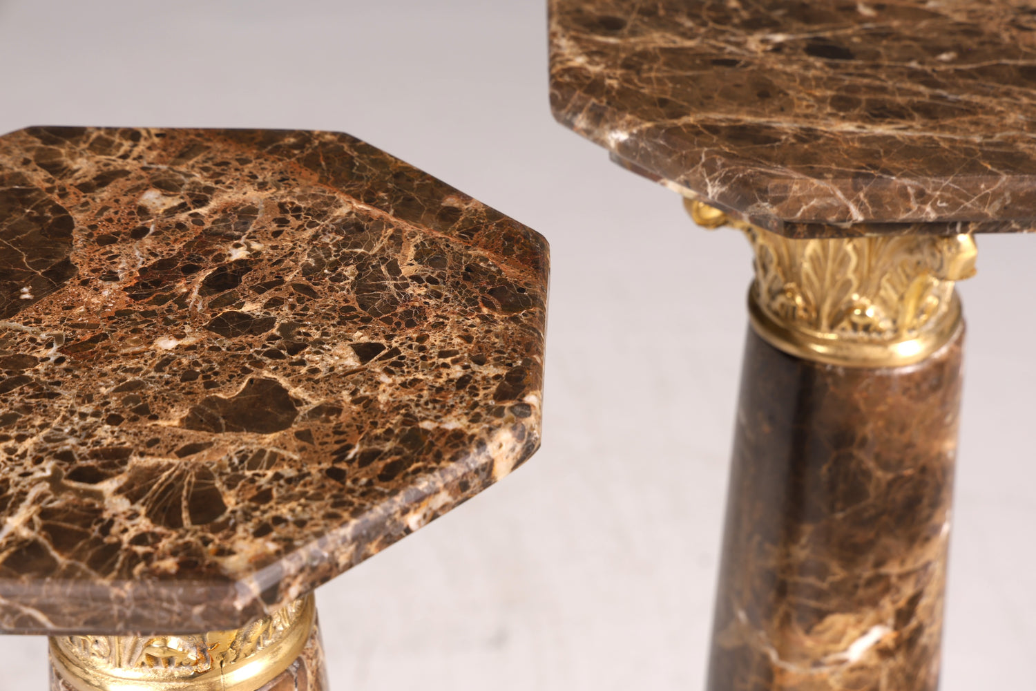 Wunderschöne Barock Stil Säule Louis XV Marmor Blumensäule Naturstein Braun Sockel Ablage 1 von 2