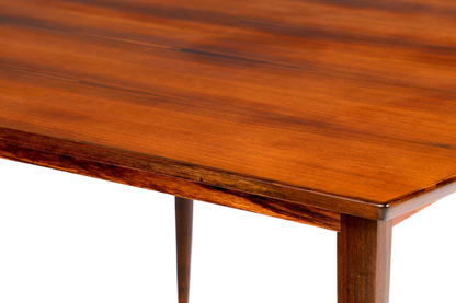 Hauptstadt Möblerei Mid Century Esstisch aus Palisander mit markanter Holzmaserung im 60er Jahre Design