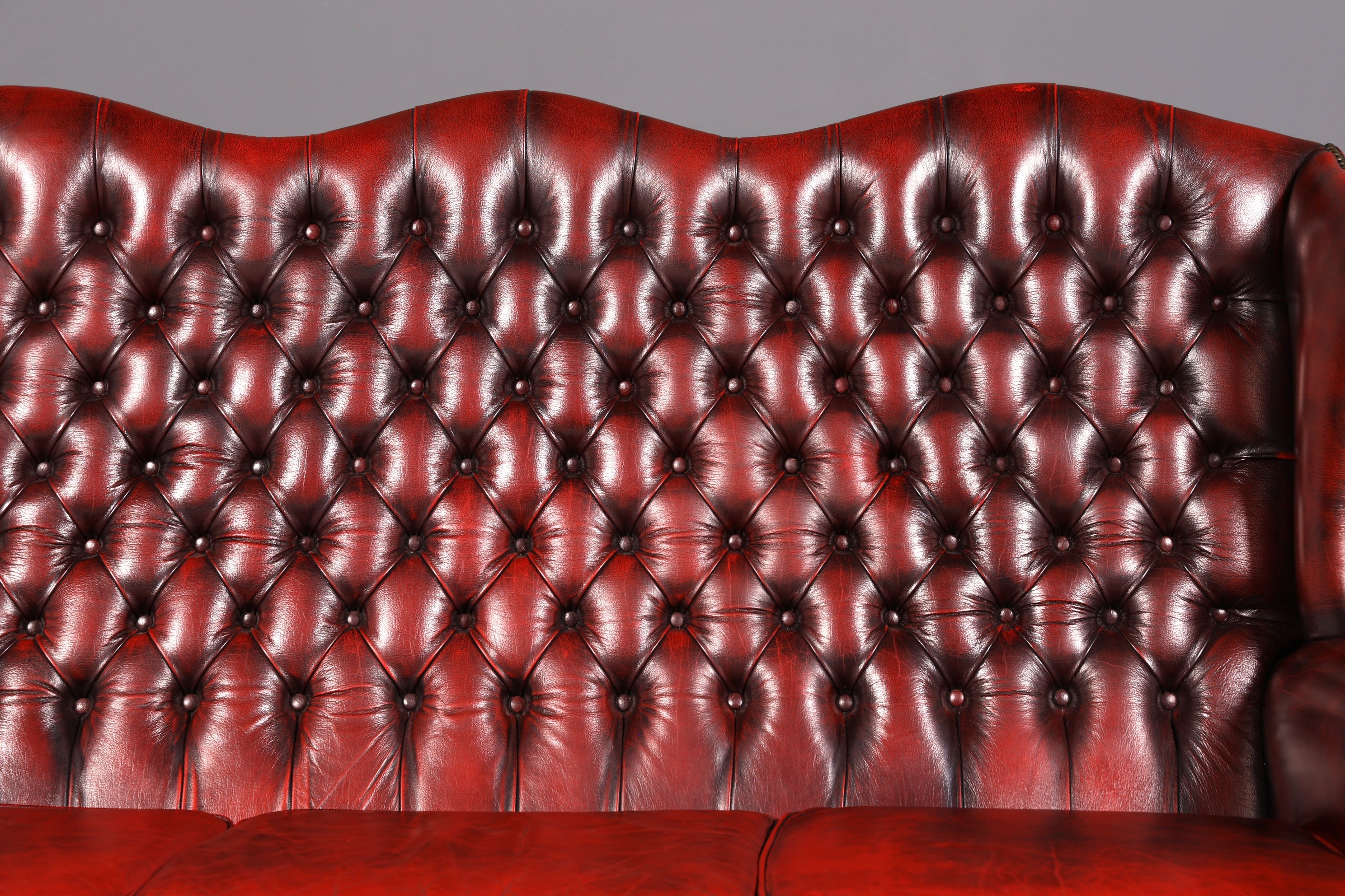 Wunderschönes Original Chesterfield Queen Anne Sofa 3er Sofa Englische Leder Couch Polstersofa Antik England