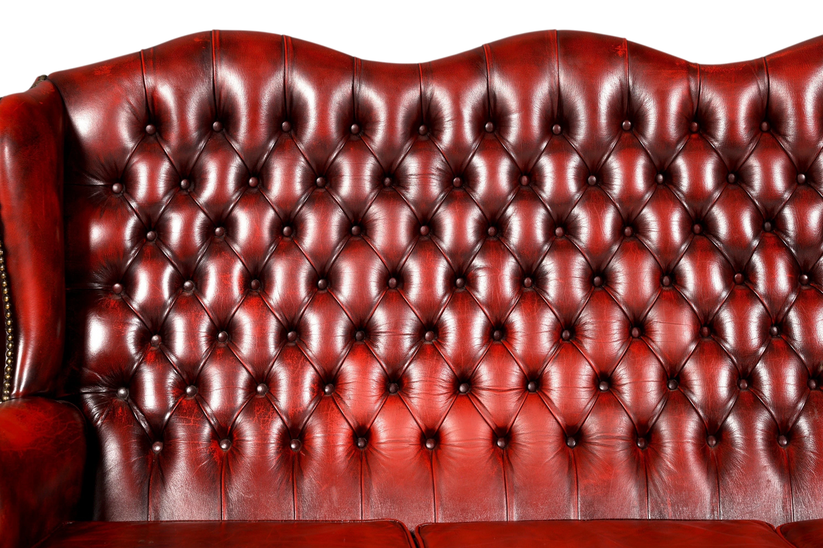 Hauptstadt Möblerei Chesterfield 3er Sofa aus rotem Echtleder mit klassischer tiefer Knopfheftung und Ziernägeln