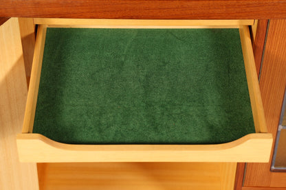 Traumhaftes Mid Century Sideboard Danish Design Vitrine Kommode Made in Norway Nussbaum Schrank Highboard