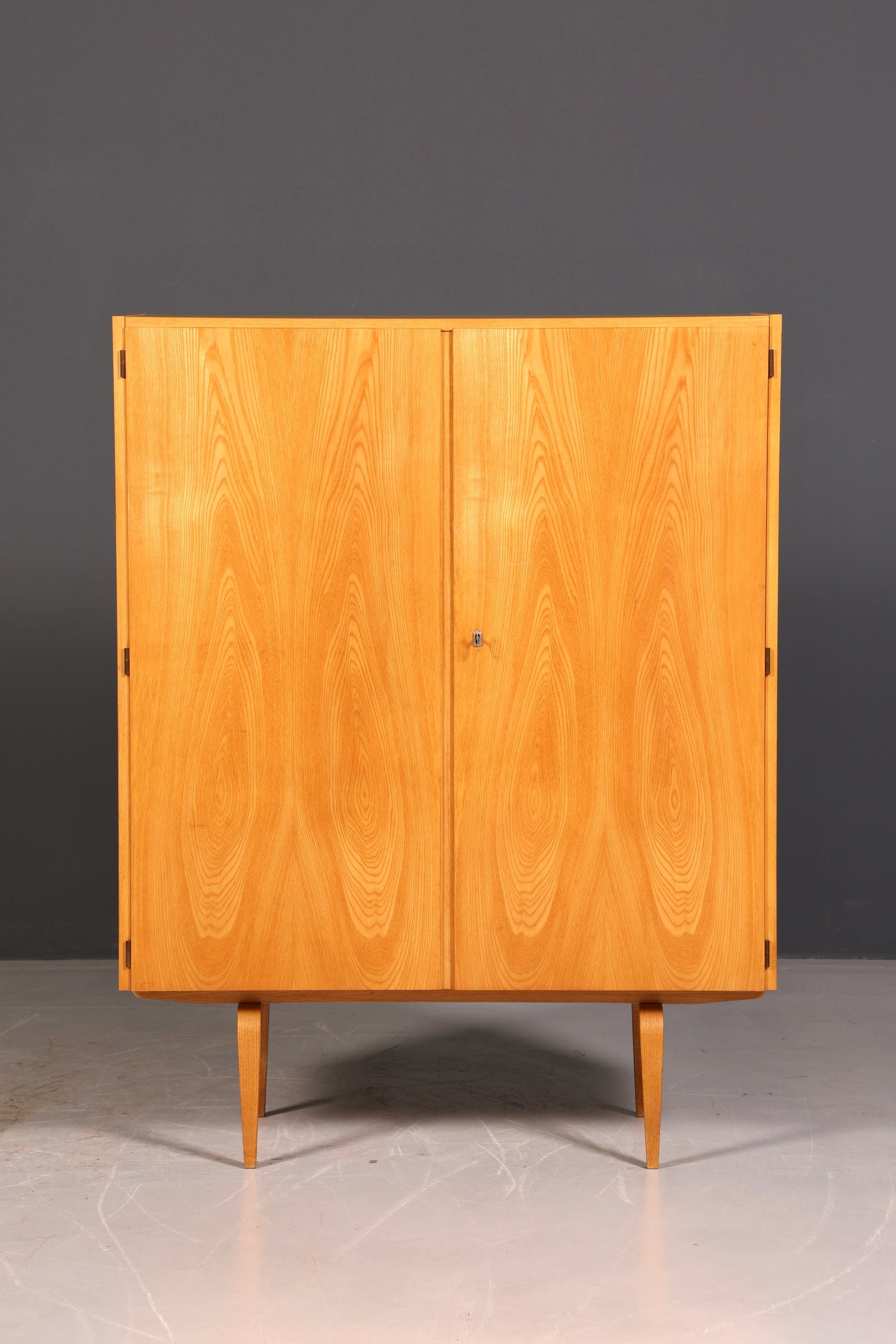 Wunderschöner Hellerau Schrank Modell 427 Mid Century Vintage Aktenschrank Highboard Vertiko Wäscheschrank