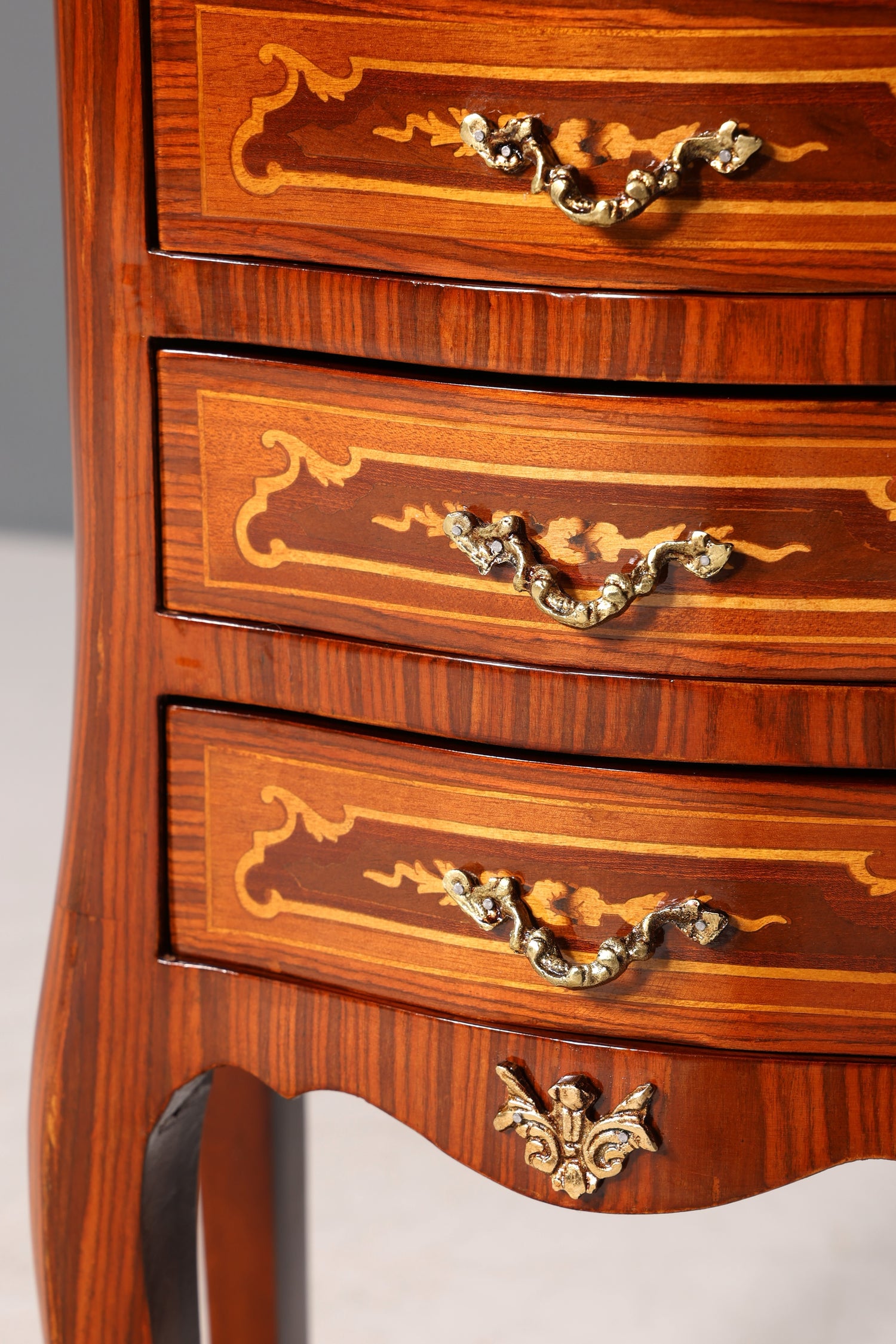 Noble baroque style chest of drawers, antique style side table, brass cabinet