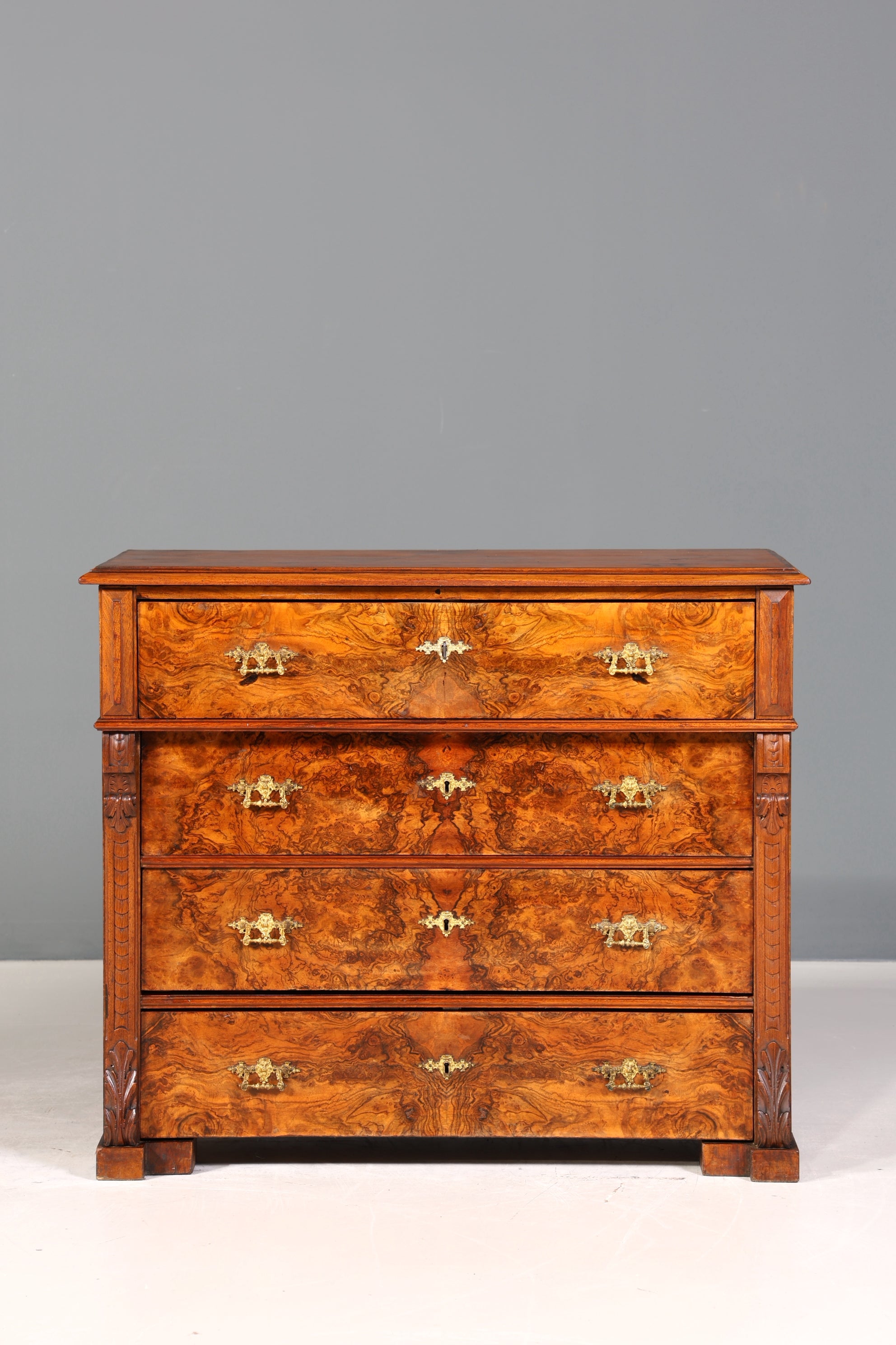 Traumhafte Gründerzeit Kommode Louis Philippe Nussbaum Sideboard um 1880 Antik Schubladenkommode