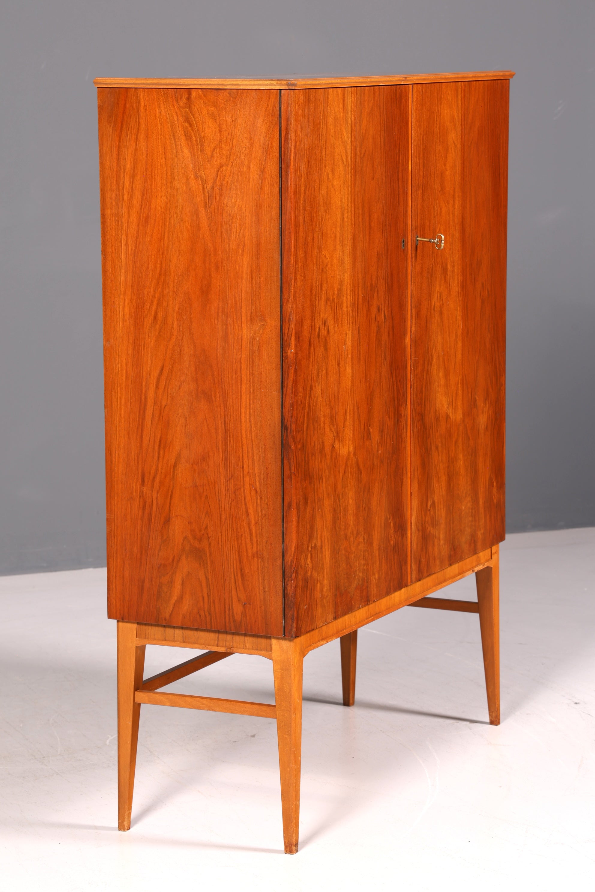 Wunderschöner Mid Century Schrank 60er Jahre Wäscheschrank Aktenschrank Kommode Vintage Designer