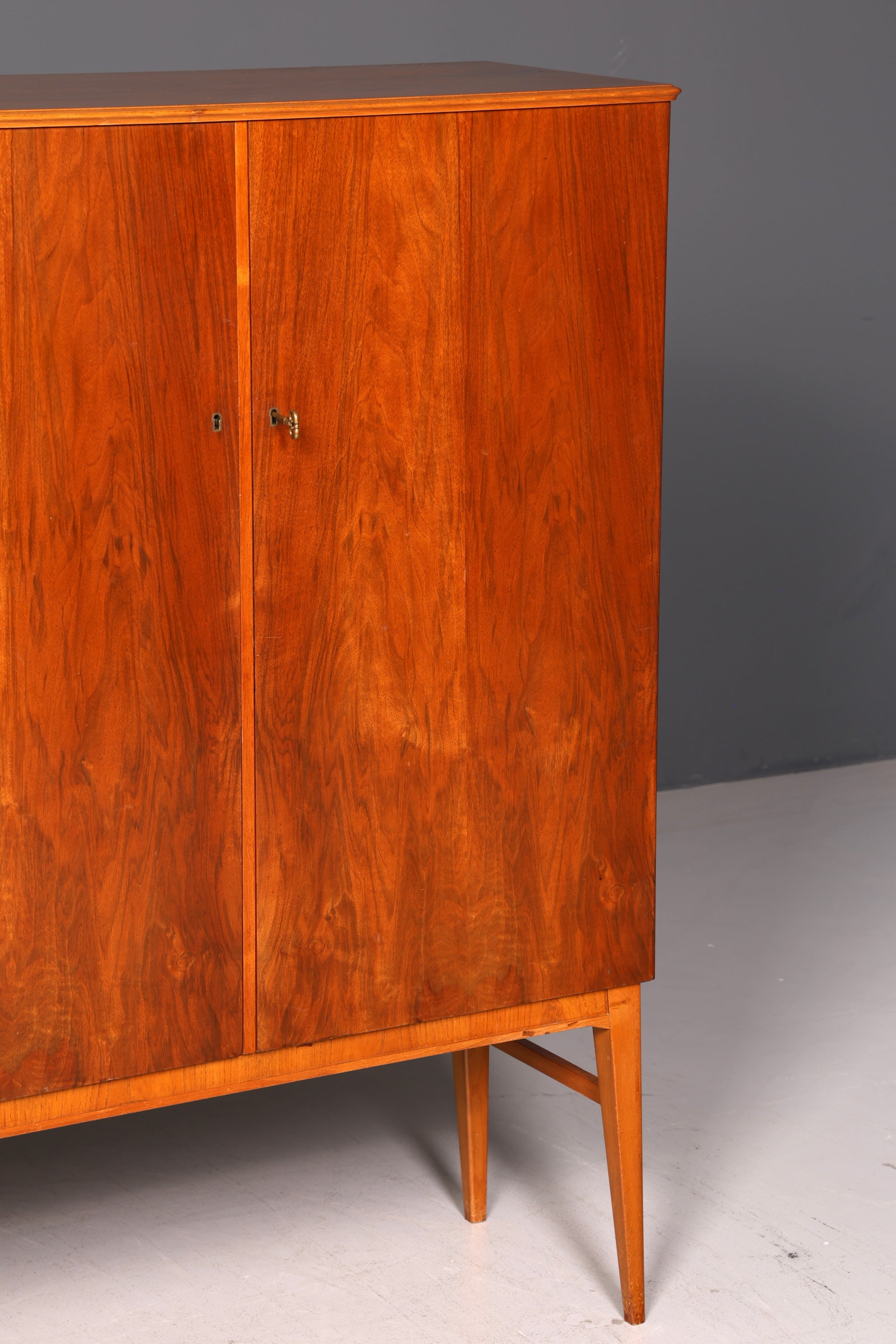 Wunderschöner Mid Century Schrank 60er Jahre Wäscheschrank Aktenschrank Kommode Vintage Designer
