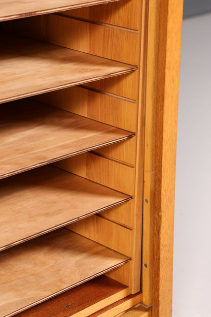 Schlichter Mid Century Rollladenschrank Bauhaus Apothekerschrank Art Deco Büro Aktenschrank