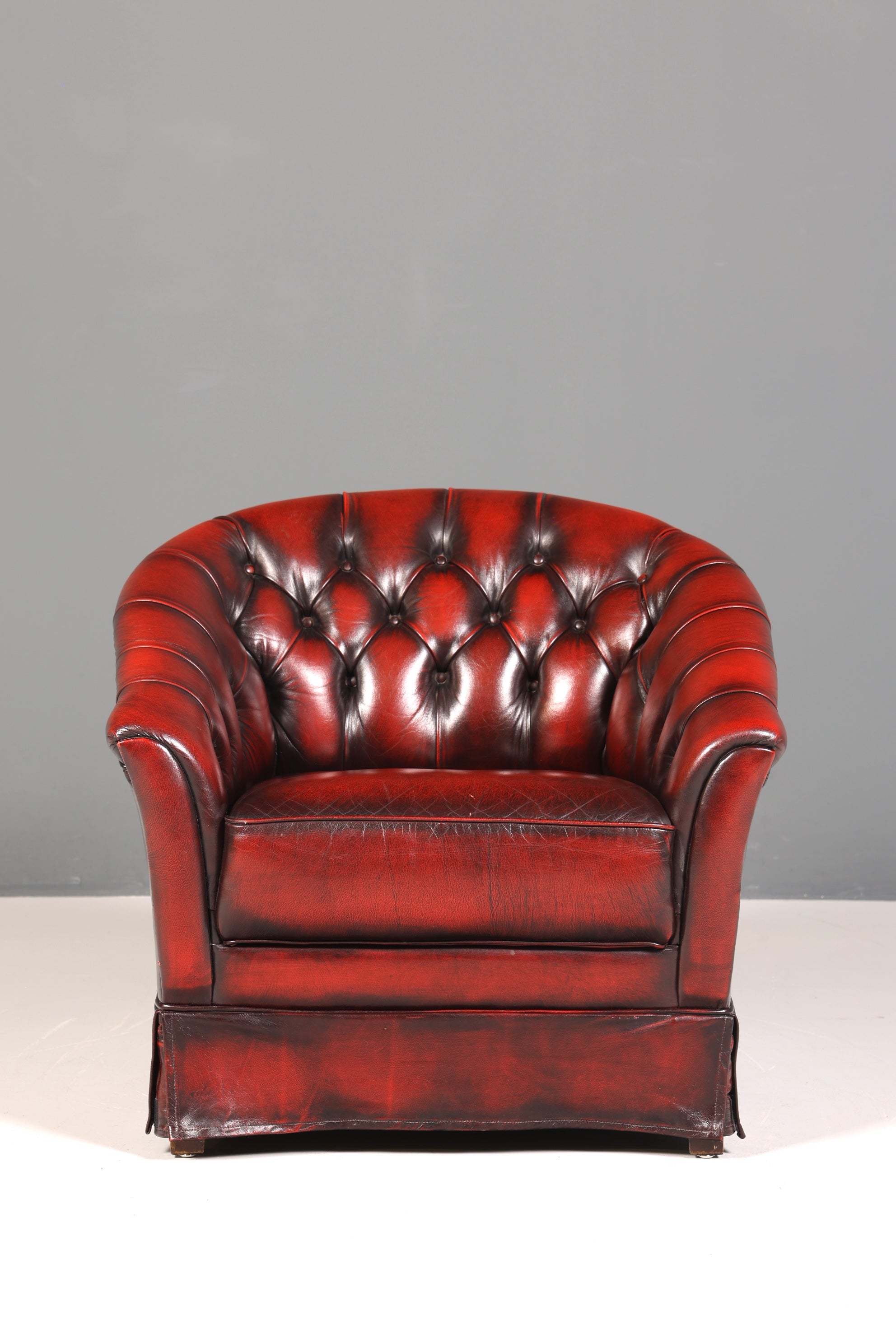Stilvoller Original Chesterfield Sessel Englischer Armlehnsessel Oxblood Englisch Herrensessel 1 von 2