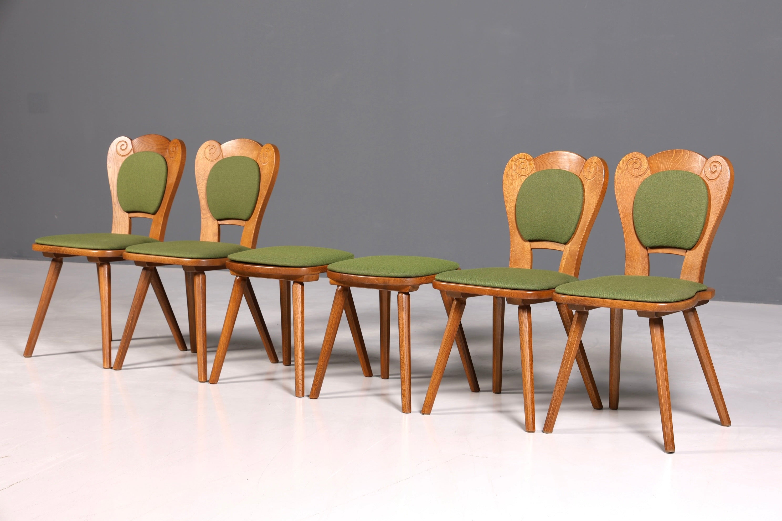 4x Schlichte Landhausstil Stühle mit zwei Hocker Retro Stuhlset Antik Stil Eiche Küchenstühle Bauernstühle Esszimmer Stühle