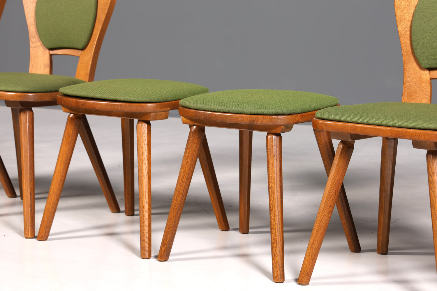 4x Schlichte Landhausstil Stühle mit zwei Hocker Retro Stuhlset Antik Stil Eiche Küchenstühle Bauernstühle Esszimmer Stühle