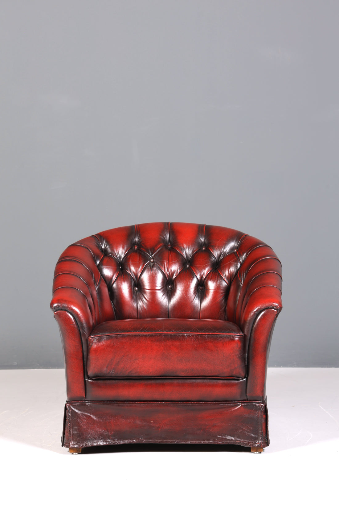 Stilvoller Original Chesterfield Sessel Englischer Armlehnsessel Oxblood Englisch Herrensessel 2 von 2