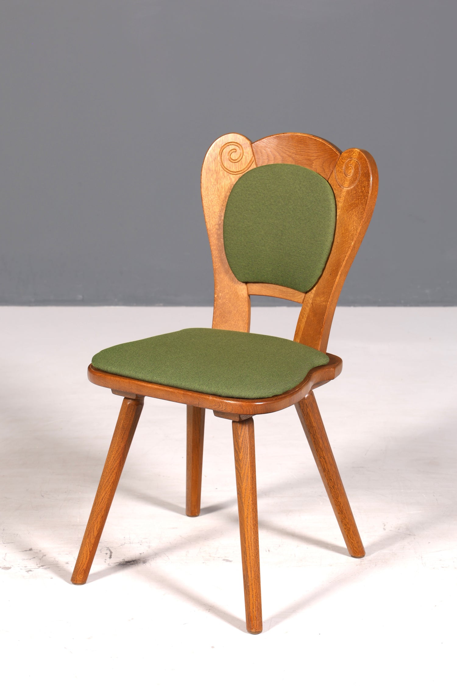 4x Schlichte Landhausstil Stühle mit zwei Hocker Retro Stuhlset Antik Stil Eiche Küchenstühle Bauernstühle Esszimmer Stühle