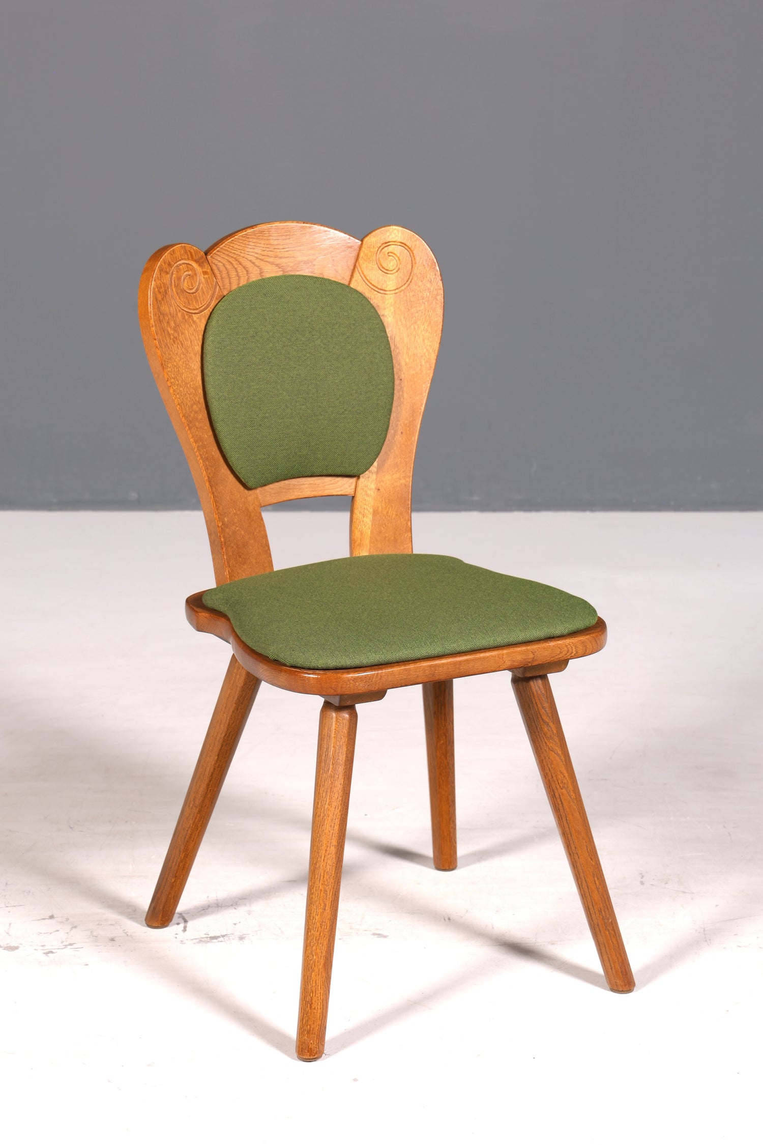 4x Schlichte Landhausstil Stühle mit zwei Hocker Retro Stuhlset Antik Stil Eiche Küchenstühle Bauernstühle Esszimmer Stühle