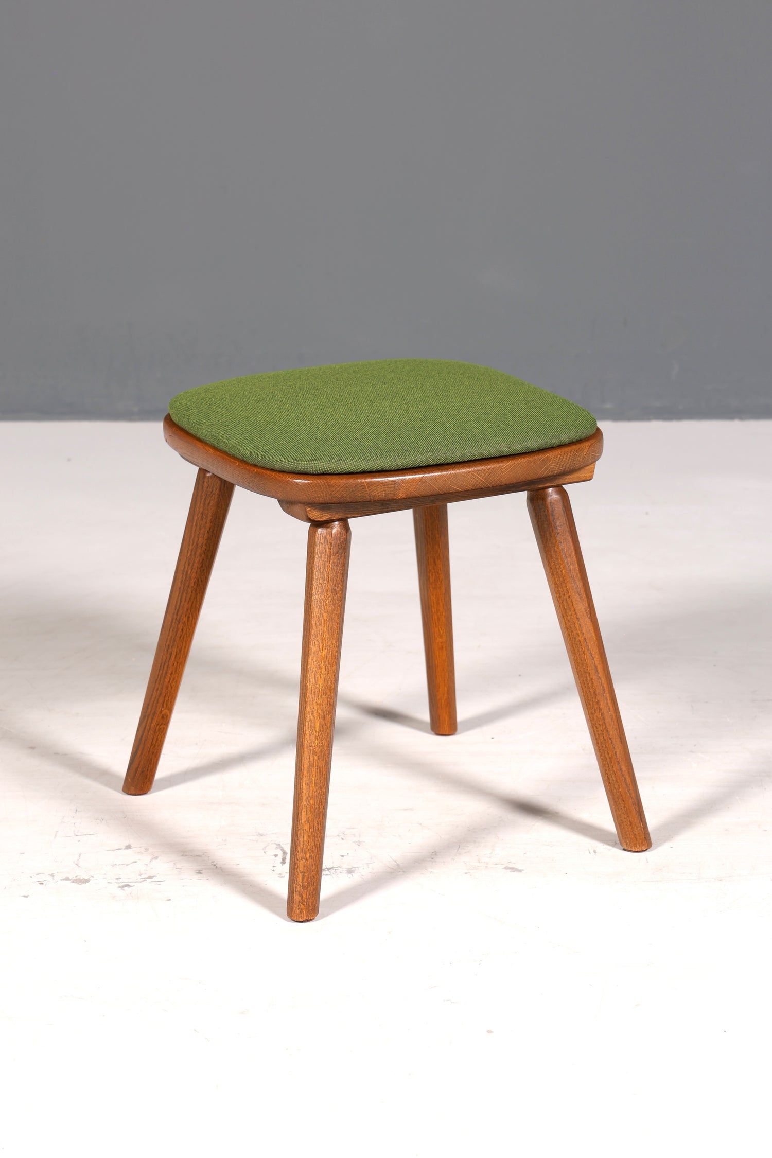 4x Schlichte Landhausstil Stühle mit zwei Hocker Retro Stuhlset Antik Stil Eiche Küchenstühle Bauernstühle Esszimmer Stühle