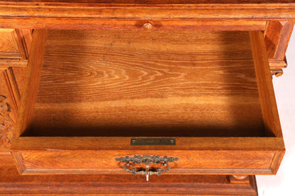 Stylish Gründerzeit sideboard, Louis Philippe oak cabinet/chest of drawers, circa 1880